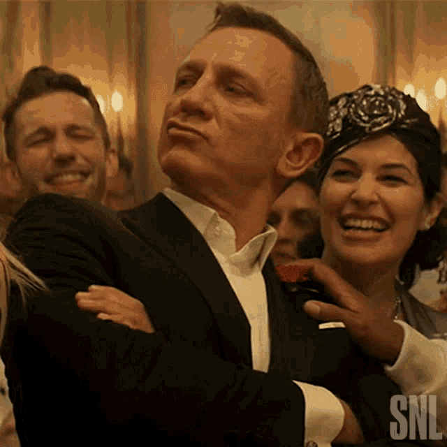 smug-daniel-craig.gif.114a2583e6f8f41329c2031eaef9e22e.gif