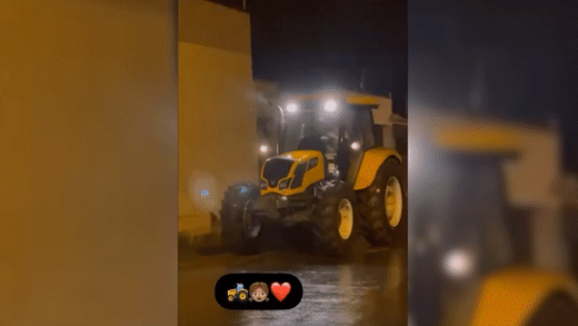1477805852_La_ltima_locura_de_Diego_Costa_Conduce_un_tractor_con_3_ni.gif.bf01ca1ac71291644ebd012d4ccfee31.gif