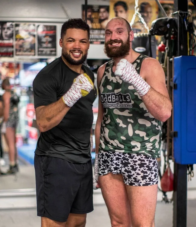 Joe-Joyce-and-Tyson-Fury-Instagram-@joejoyceboxing.thumb.webp.6dca22f05ba152bb70208827e669e4b1.webp