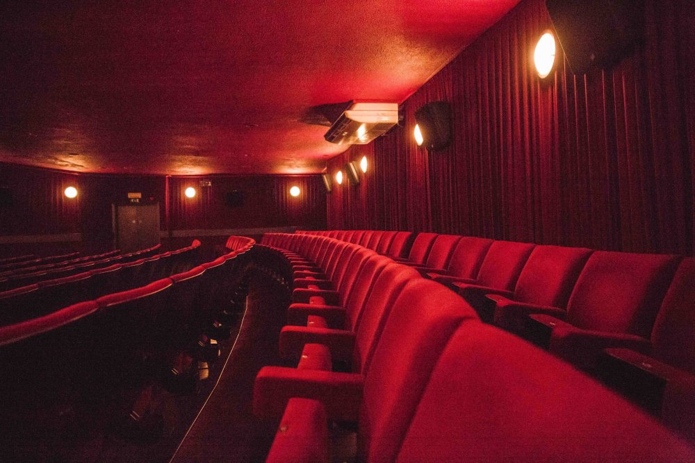 PrinceCharlesCinema-3.thumb.jpg.8217c054f46f81c89cca973f3540c1fe.jpg