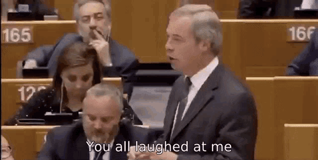 nigel-farage.gif.f0e573be22b4a2ce502e07720e6cffc0.gif