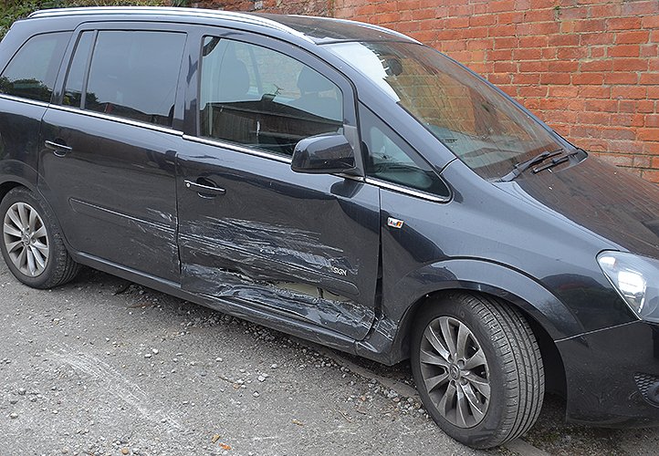 car1.jpg.8d5cafb6f3976d133443349620c78a1d.jpg